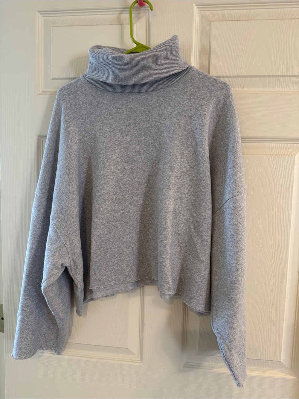 American Eagle Outfitters Light Gray Cropped Turtleneck Sweater